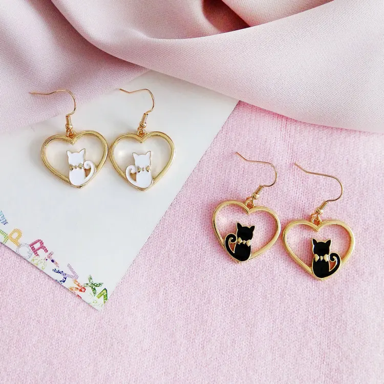 

Young Girl Cute Miss Cat Cartoon Love Heart-Shaped Minimalism Women Earrings Earrings 016