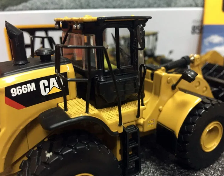 CATERPILLAR CAT 966 м колесный погрузчик W/оператор 1/50 масштаб металлические модели путем