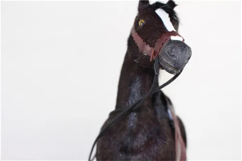 Fancytrader Simulation 16 Scale Ferghana Horse Toy with Saddle Home Decoration Photograph Prop Great Rare Collection 3 Colors (12)