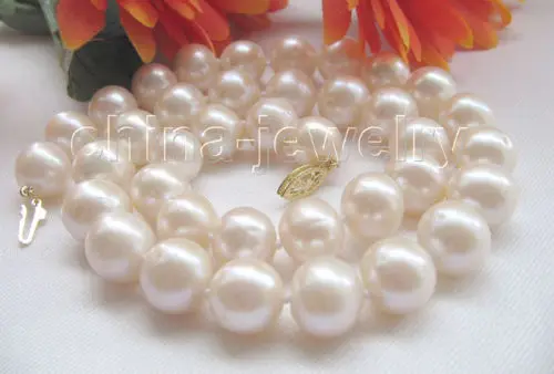 

Luster 17.5" 12mm white round freshwater pearl necklace-14KGP gold clasp