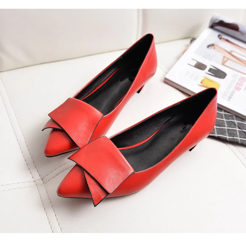 Sapatos de couro bovino com bico baixo