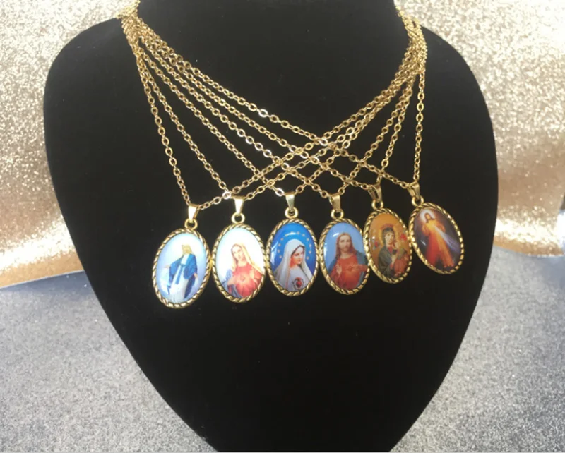 

Virgin Mary Gemstone Necklace God Christian Ornament Retro Sweater Chain 2.9X1.8CM European Metal Material Home Decoration