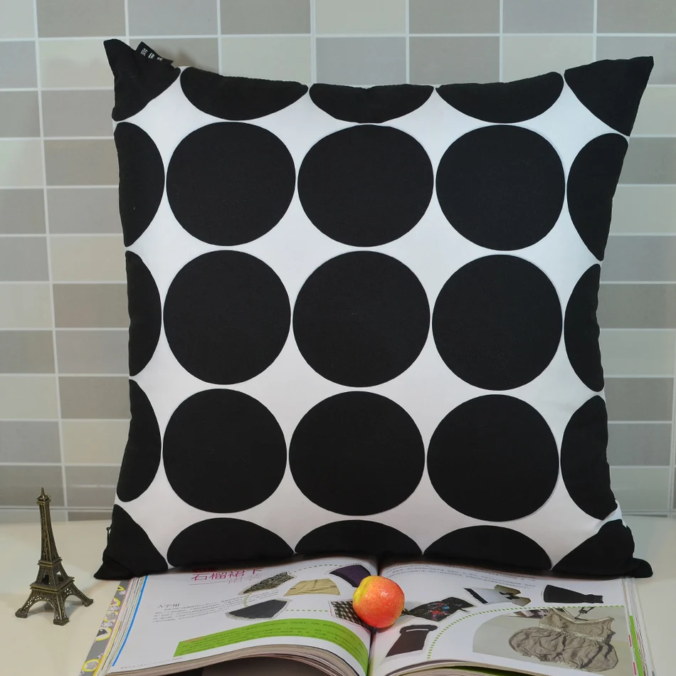 

45*45 cm Retro Decorative Pillowcase Black Polka Dot Peach Skin Fabric Throw Pillow Case for Bedding