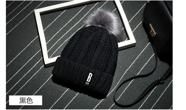 

2017 Fashion Autumn And Winter Female Hats Hot Selling The Knitting Ball Wool Cap Hat Casual Cap For Women