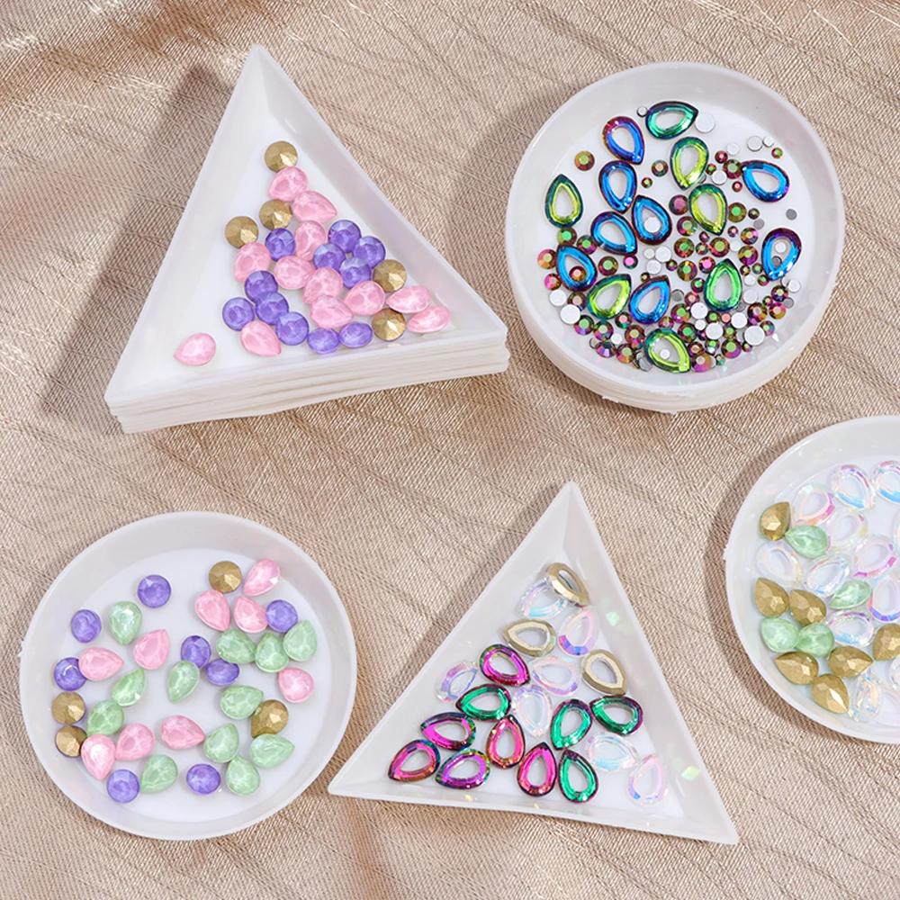 

Acrylic White Triangle Round Nail Plate Storage Display Gems Rhinestone Storage Container Nail Art Holder Manicure Tool TRA11