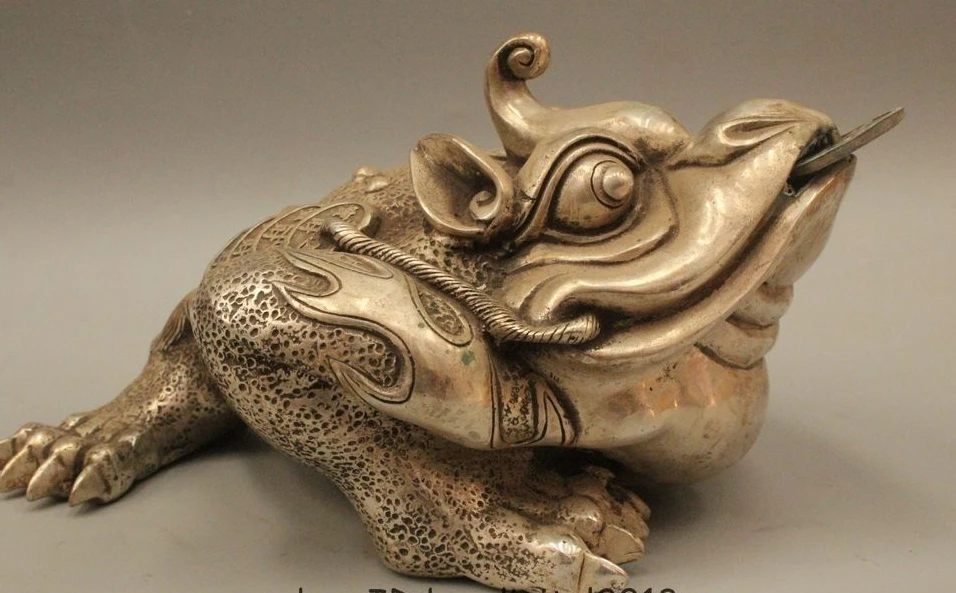 

Chinese Tibet Silver Money drawing Rich Wealth Golden Toad Spittor Statue Sculpt