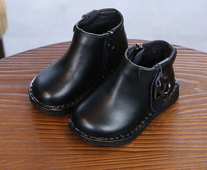 Детские кожаные ботинки; коллекция года; Сезон Зима; новые модные кожаные ботинки в Корейском стиле с металлической пряжкой для мальчиков; детские ботинки для девочек; зимние детские ботинки