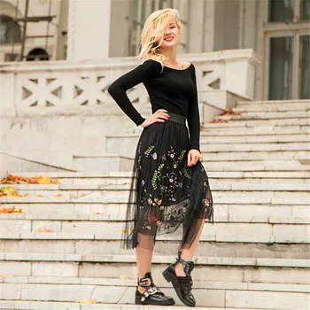 

Euro Style Fashion Floral Embroidery Elegant Tulle Skirt Women Voile Vintage Pleated Long Skirt Feathers Decoration Skirt