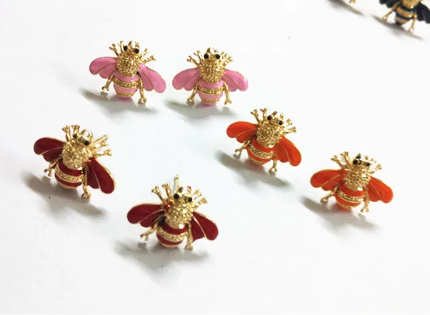 

2017 Fashion Cute Lovely Multi-Color Ememal Tiny Bee Stud Earrings Brincos For Women Girl Handmade Insect Jewelry Wholesale Gift