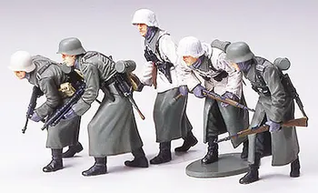 

1:35 German Winter Infantry 5 Troop Formation Model 35256