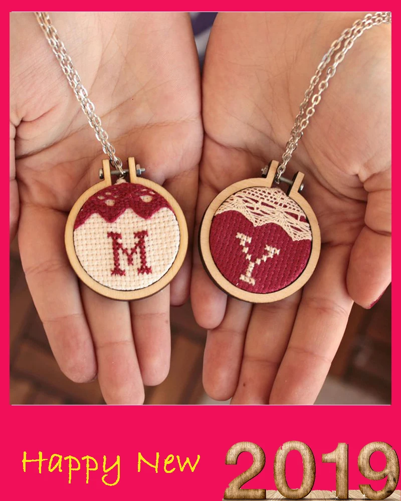 

Hot Mini Wood Embroidery Frame Wooden Small Hand Stitching Circle Jewelry Cross Stitch Circle Frame DIY Gift Hoops Craft Tool