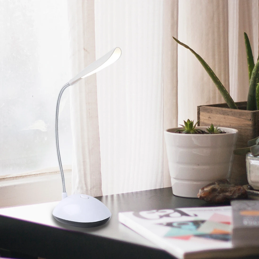 

L'Eiger Folding High Lumen Eye-Protection Table Light 4 LEDs Table Lamp AAA Battery Powered Mini LED Desk Lamp