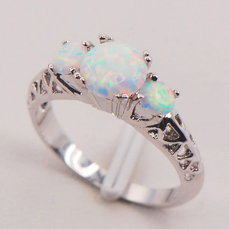 Белые опалы в серебре. Опал кольцо. Кольцо с белым опалом в серебре. Кольцо велес с опалом. Натуральный опал.