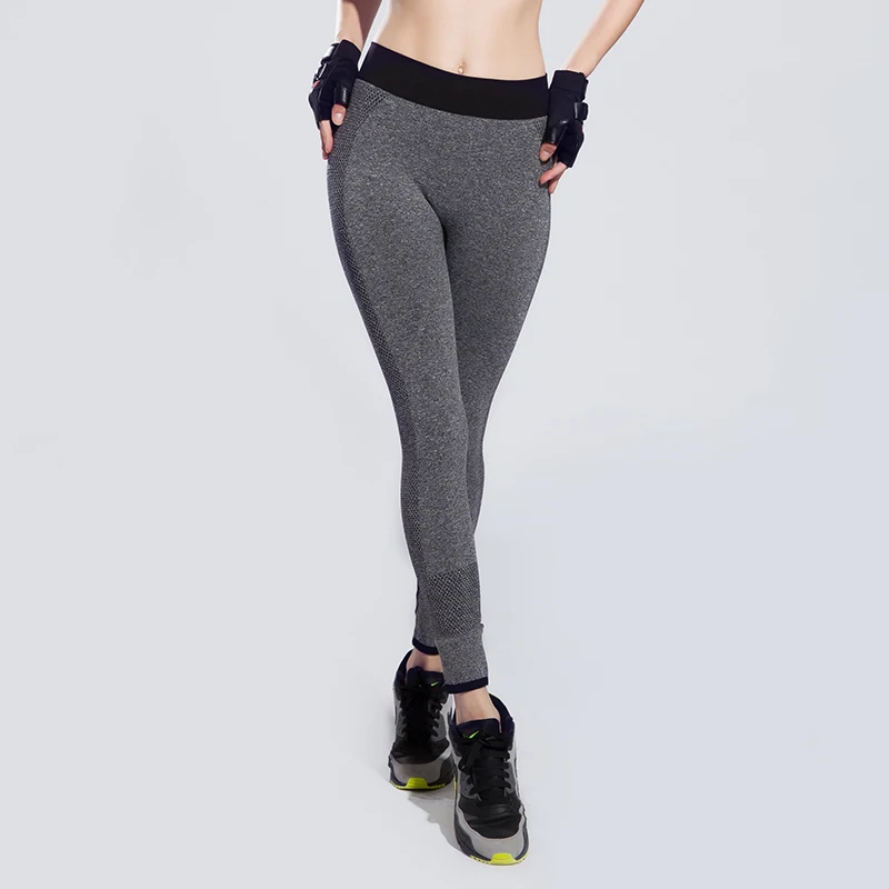 Узкие спортивные. Узкие спортивные брюки женские. Штаны спортивные женские черные узкие. Узкие спортивные штаны женские. Штаны для фитнеса женские узкие.