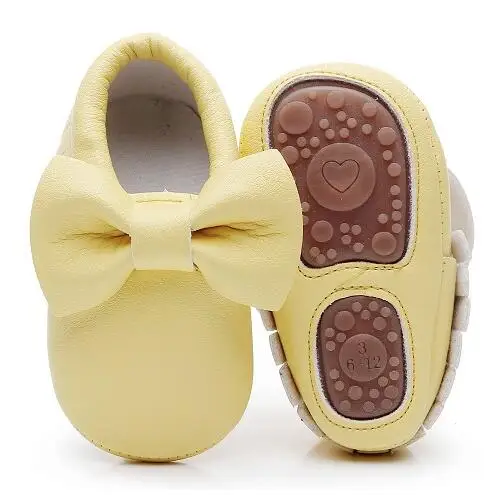 Мокасины с твердой подошвой для малышей; милая обувь с бантом для первых ходунков; обувь из искусственной кожи для маленьких девочек; модная детская обувь для малышей