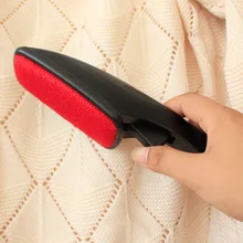 В дополнение к Электростатическая щетка от пыли креативная щётка для сухой чистки для кисти одежда может вращать свитер