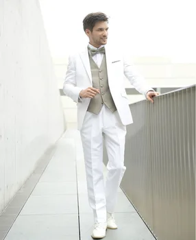 Skup 2018 Custom Made Człowiek Garnitur Wiosna Biały Groom Smokingi ścięty Lapel Groomsman Garnitur Jasnoszary Kamizelka ślubna SuitJacket + Spodnie + Kamizelka)