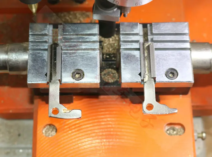 

Vertical Key Machine HU64 Key Clamp For Mercedes Benz Key Blade Cutting use with of internal and external milling blades
