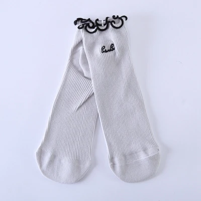 Модные кружевные женские хлопковые носки с вышитыми буквами, высококачественные милые короткие тонкие носки с оборками, весенне-летние носки принцессы - Цвет: white grey