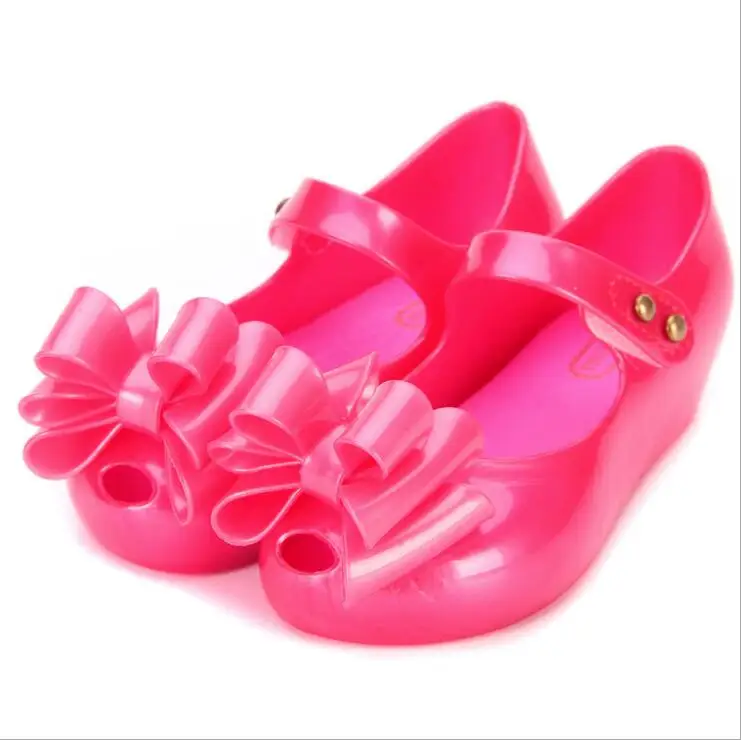 Многоярусная обувь с бантом Новинка года; летние детские силиконовые мини-сумки; яркие сандалии принцессы с мягкой подошвой и открытым носком для девочек