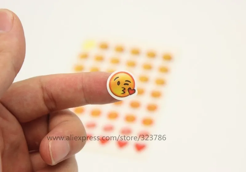 10 ملاءات الأحمر القلب الرموز التعبيرية ملصق (48 يموت قطع) ملصقات Emojis للجوال الهاتف الاطفال