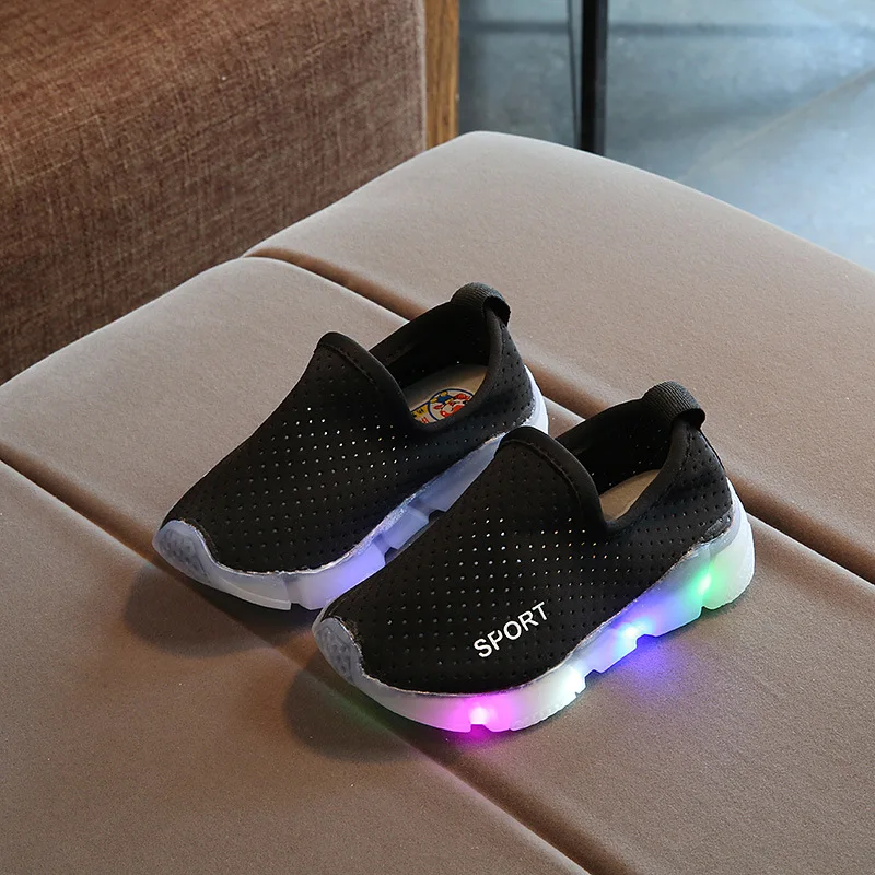 Новые светящиеся кроссовки davidyue для девочек и мальчиков, светящиеся светодиодные кроссовки с подсветкой, детская модная повседневная обувь на плоской подошве - Цвет: Черный