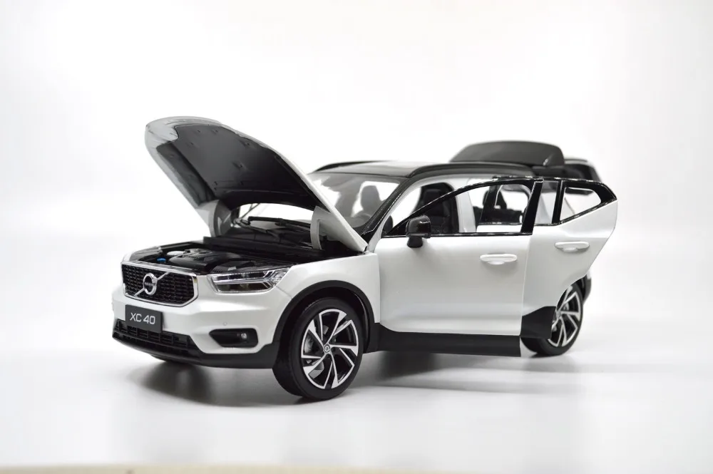 1/18 1:18 весы Volvo XC40 2018 белый Статический Моделирование литья под давлением модель