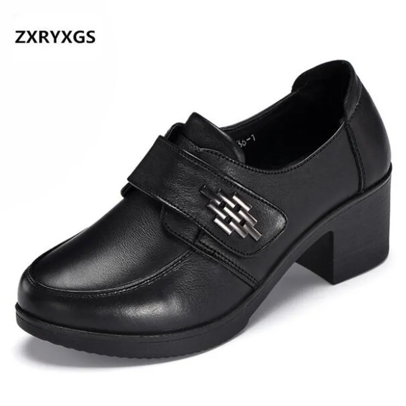92 Sports Comfortable black leather work shoes Combine with Best Outfit