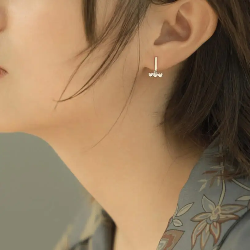 

HRina New Arrival S925 Sterling Silver Three Cute Hearts Geometric Studing Earrings Anti-allergic For Women Jewelry Gifts