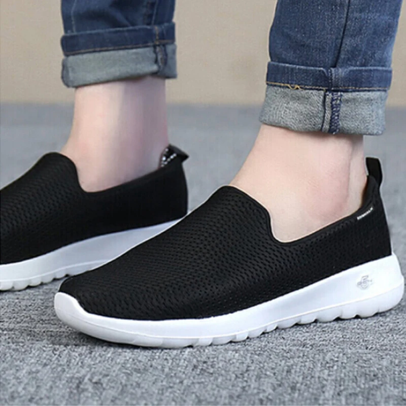 Женские легкие лоферы Skechers удобные дышащие прогулочные туфли черного цвета на