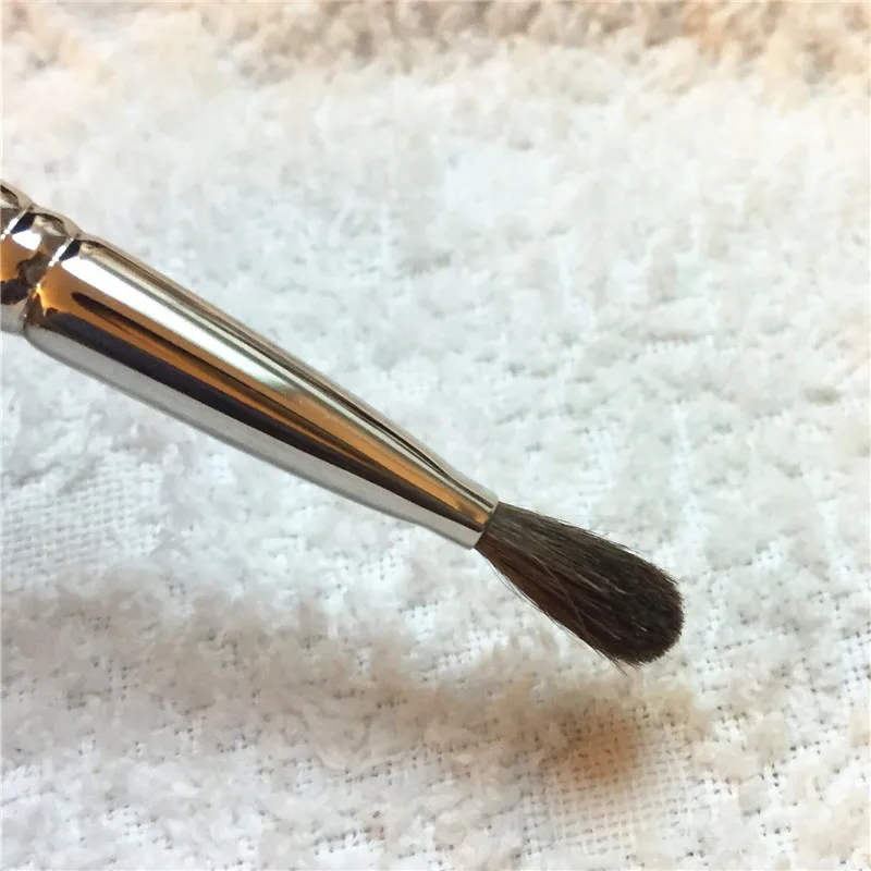 Hakuhodo J239 Angled Eyeshadow Brush _ 4