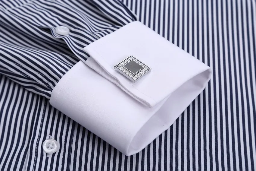 манжеты с запонками. запонки на рубашке. запонки мужские на рубашке. рубашка с французскими манжетами. манжеты рубашки под запонки.