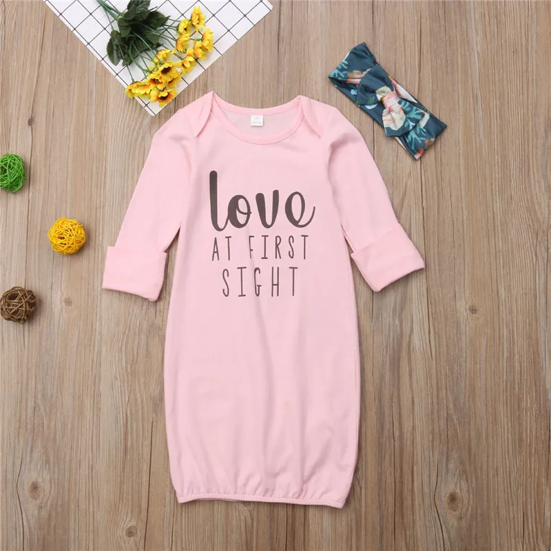 

Girls Swaddles Newborn Baby Letter Blanket Sleeping Bag Bedding Headband Girl Clothing Set Long Sleeve Cotton Autumn