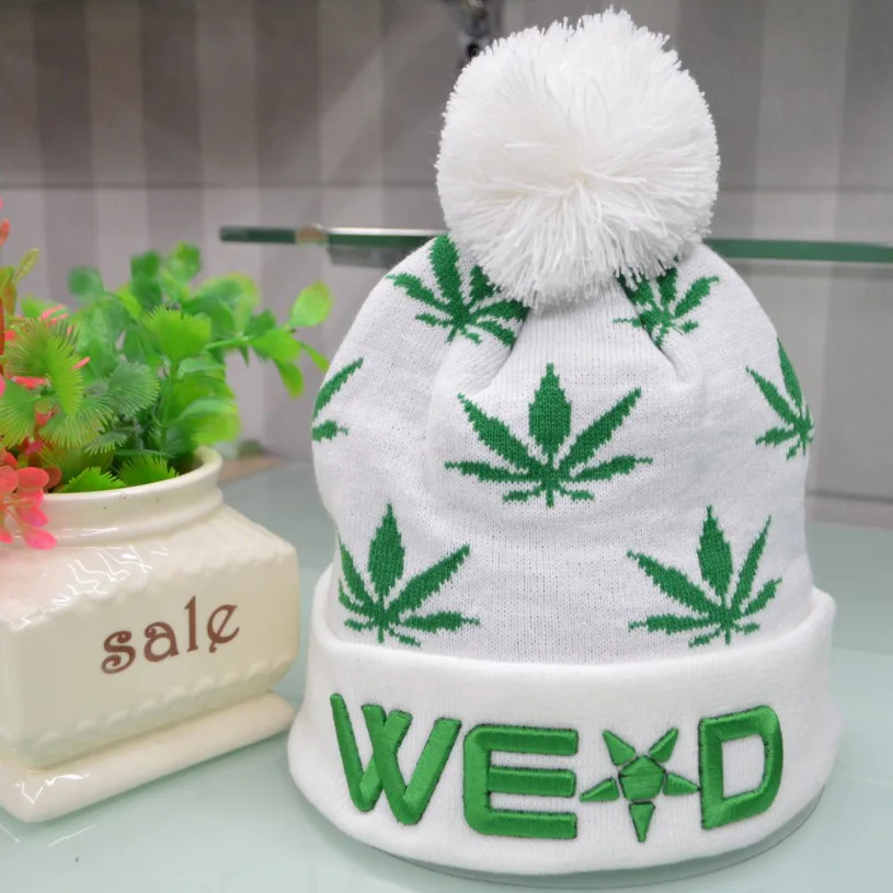 

Hot! 3 Colors 2016 New Fashion Winter Cotton Hat Embroidery Beanies Cap For Men Women Casual Maple Leaf Knitted Wool Hat Caps