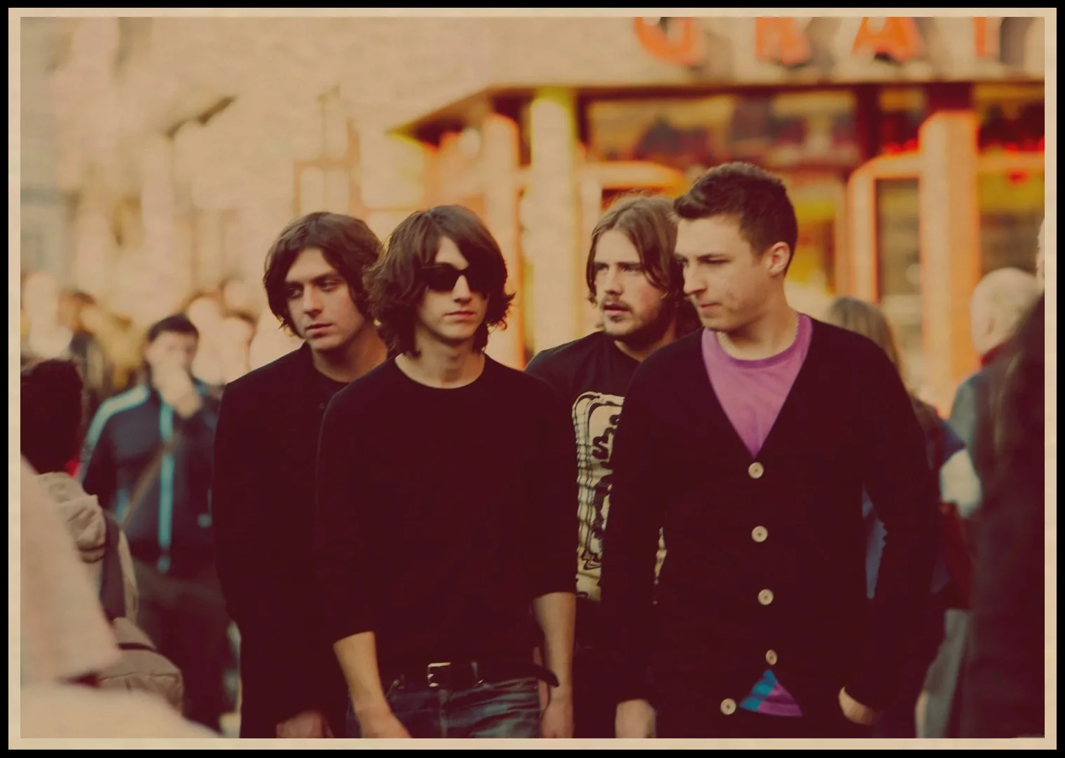 Rock band Arctic Monkeys Kraft Paper Posters Wall Home Bar Posters Home Decor Gift 03 - Цвет: 5