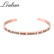 Louleur Rose Gold Brief Gegraveerd Rvs Armbanden Mode Vrouwen Geopend Manchet Bangle Vrouwelijke Inspirational Sieraden Geschenken