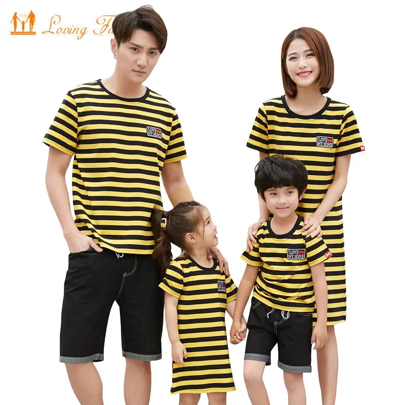 

Family Matching Outfits 2019 Summer Mother daughter dresses Family Father Son T-shirt Jeans Shorts Set Fashion Family Clothing