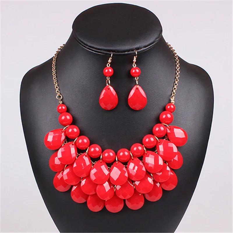 комплект из серебра из красного циркония. ожерелье с красными камнями. красные украшения. красные украшения. красное колье и серьги.