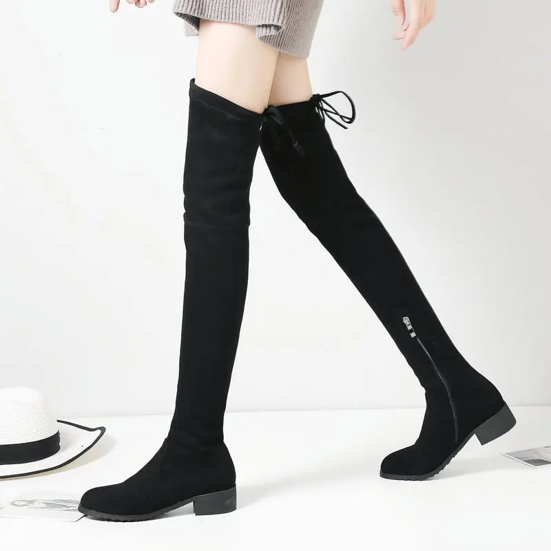 Замшевые ботфорты выше колена; женские ботфорты на низком квадратном каблуке; модные Стрейчевые сапоги на молнии; сезон осень-зима; женская обувь; цвет бежевый, черный