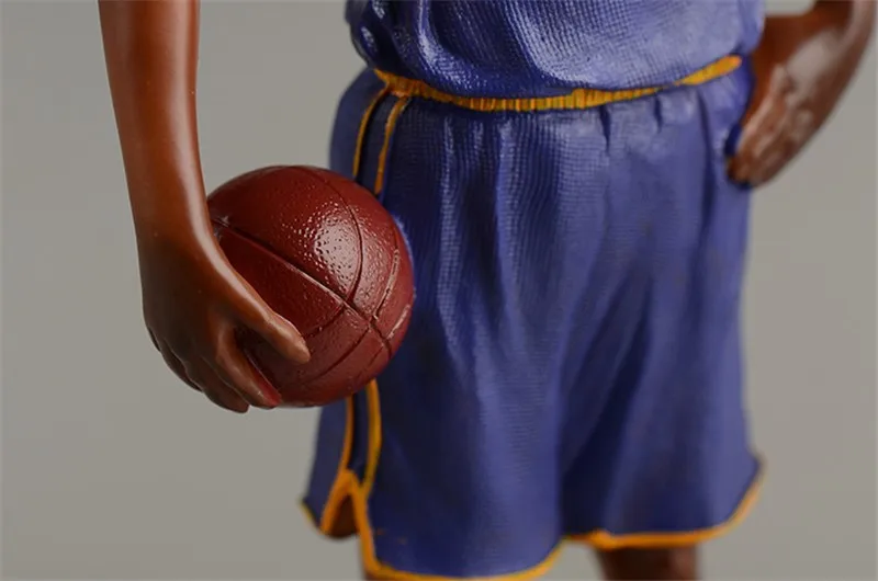 NBA statue (5)