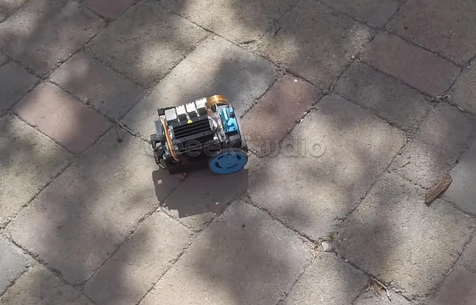 Jetbot_on_the_way