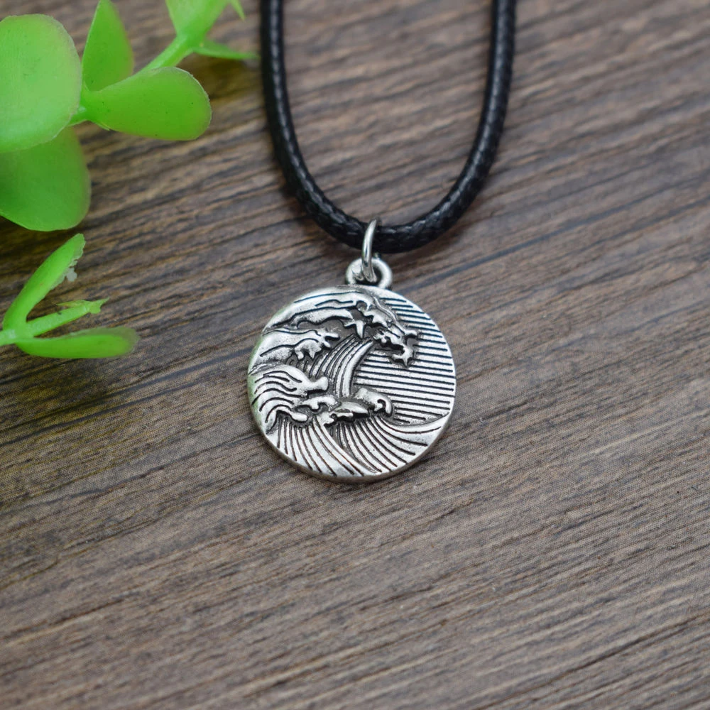 SanLan Ocean Life Surfer Jewelry Beach Collana con ciondolo rotondo nautico con onde marine per feste e matrimoni da donna 3