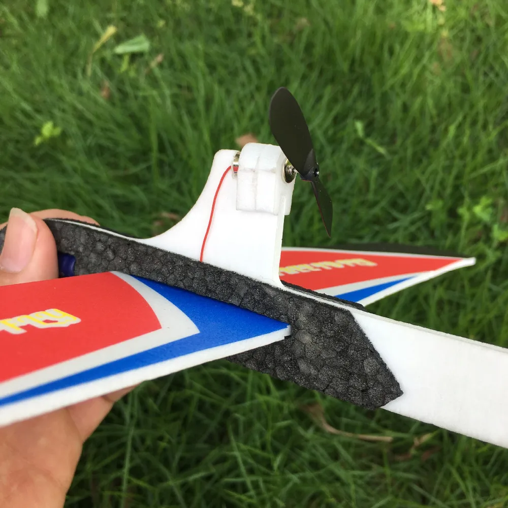 Flying fix. 3d летающий планер сделай сам. Самолет планер с моторчиком. Flying fix. Игрушечные самолеты которые с пропеллером маленьким.