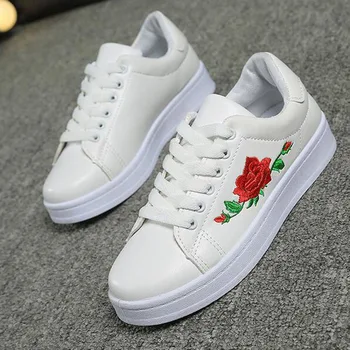 

Hot Sale Skateboarding Shoes Women Flower Embroidery Shoes Spring Autumn Ladies Sportschoenen Comfortabele Shoes