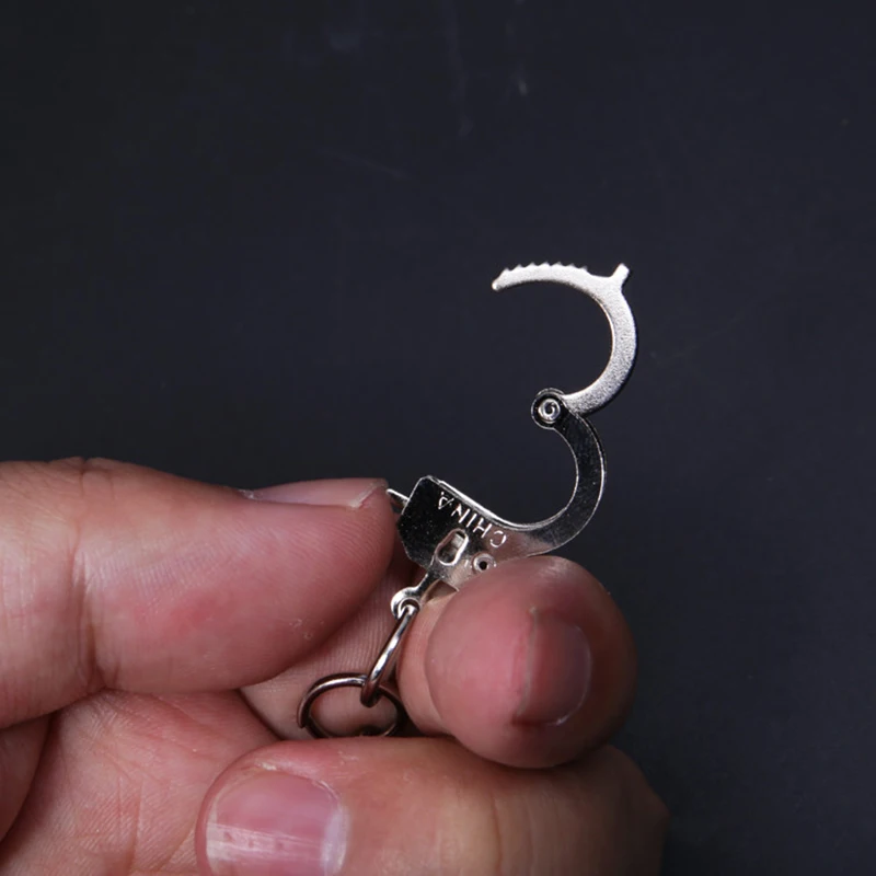 

1/6 Action Figure Accessories Metal Handcuffs DIY metal Handcuffs Ankle Model Joker Prisoner Scene Accessories