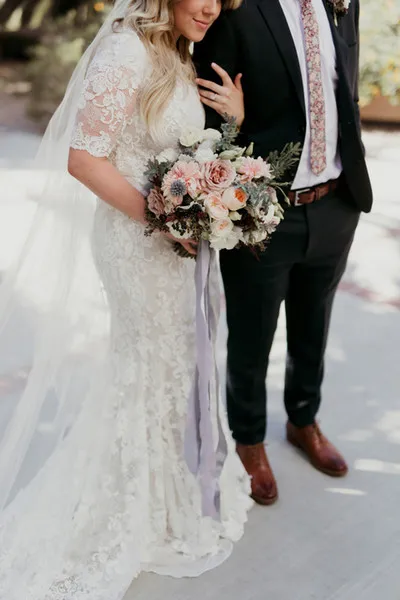 2017 New Mermaid Lace Modest Wedding Dresses With Half Sleeves Jewel Neck Buttons Back Women Country Western Bridal Gowns Custom Made
