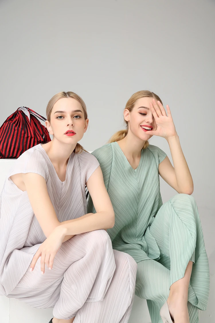 Miyake fold, однотонная свободная футболка без рукавов с v-образным вырезом+ широкие штаны, костюм