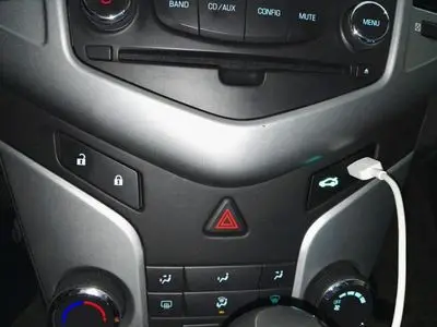 Led багажник автомобиля крышкой ботинок с пуговицей выпуска коммутатора usb адаптер зарядного установка задняя дверь ручка зарядки для Cruze - Цвет: USB for charging
