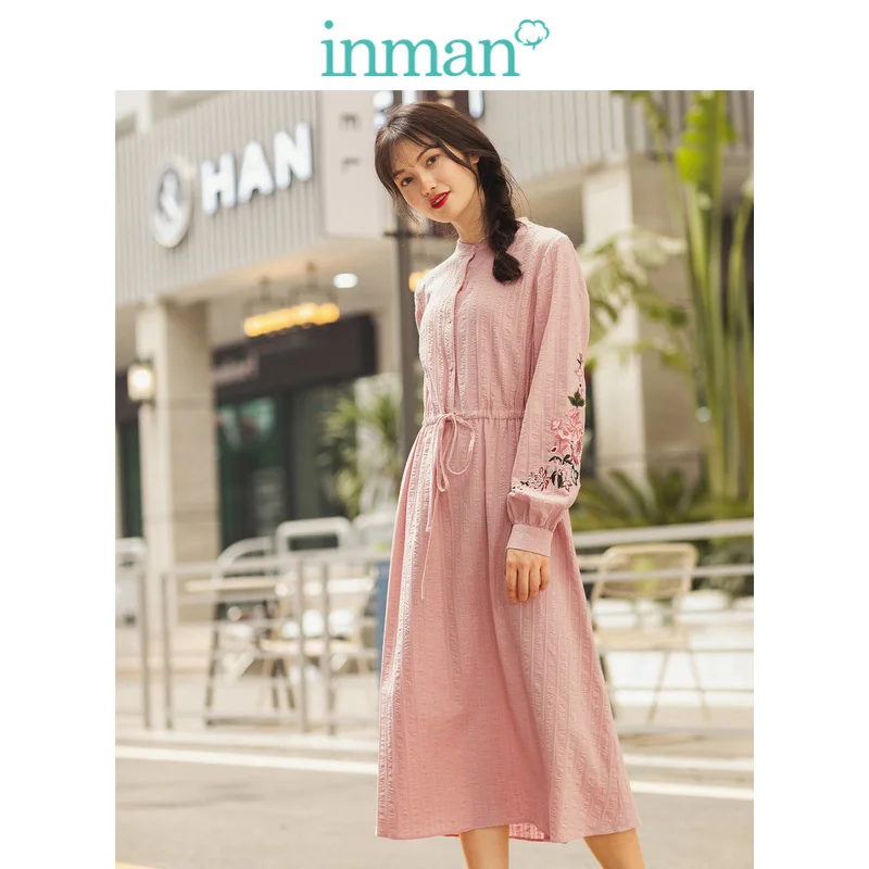 

INMAN 2019 Autumn New Arrival Stand up Collar Pretty Embroidery A-line Literary Pink Young Girl Style Women Dress