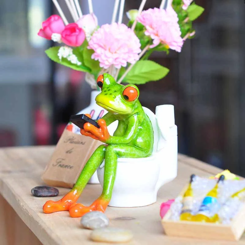 2017-New-Creative-3D-Resin-Frog-Figurines-Cabochon-Kawaii-Crafts-Sitting-Toilet-Ornaments-For-Home-Decor (3)